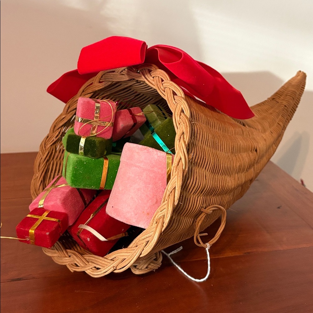 Vintage Wicker Cornucopia Basket Holiday Farmhouse Decor cottagecore - Picture 2 of 10
